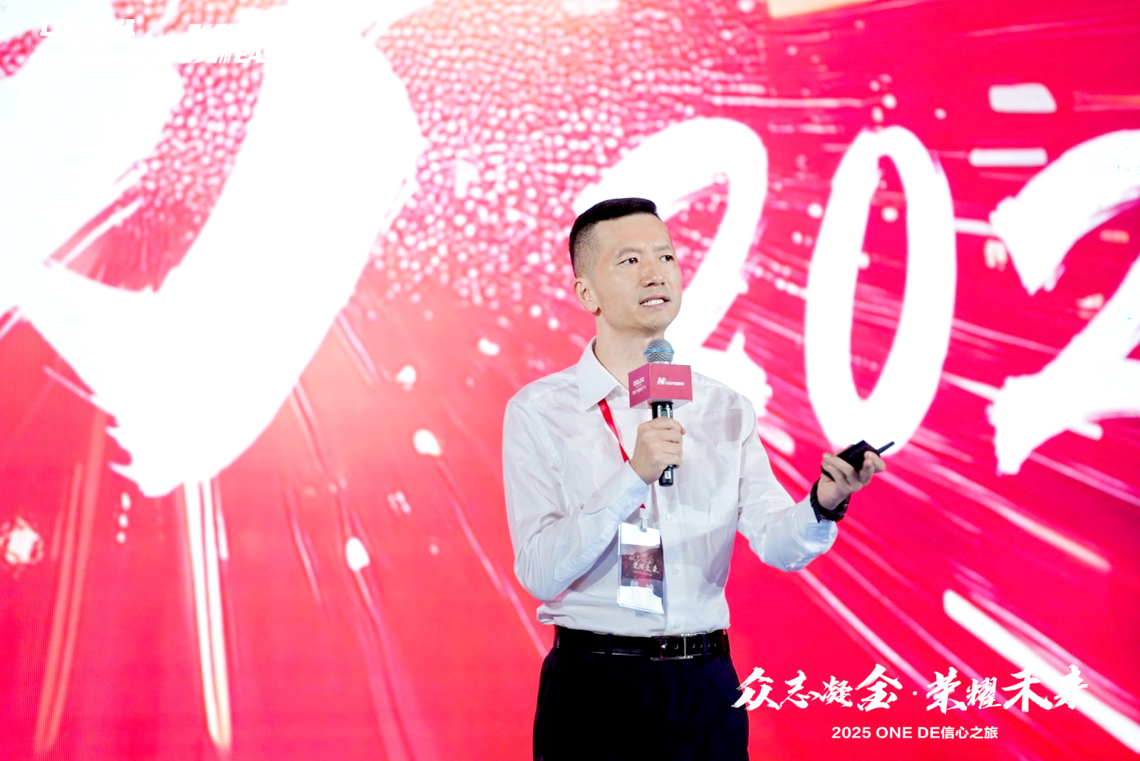 楼峰1.jpg 楼峰1.jpg