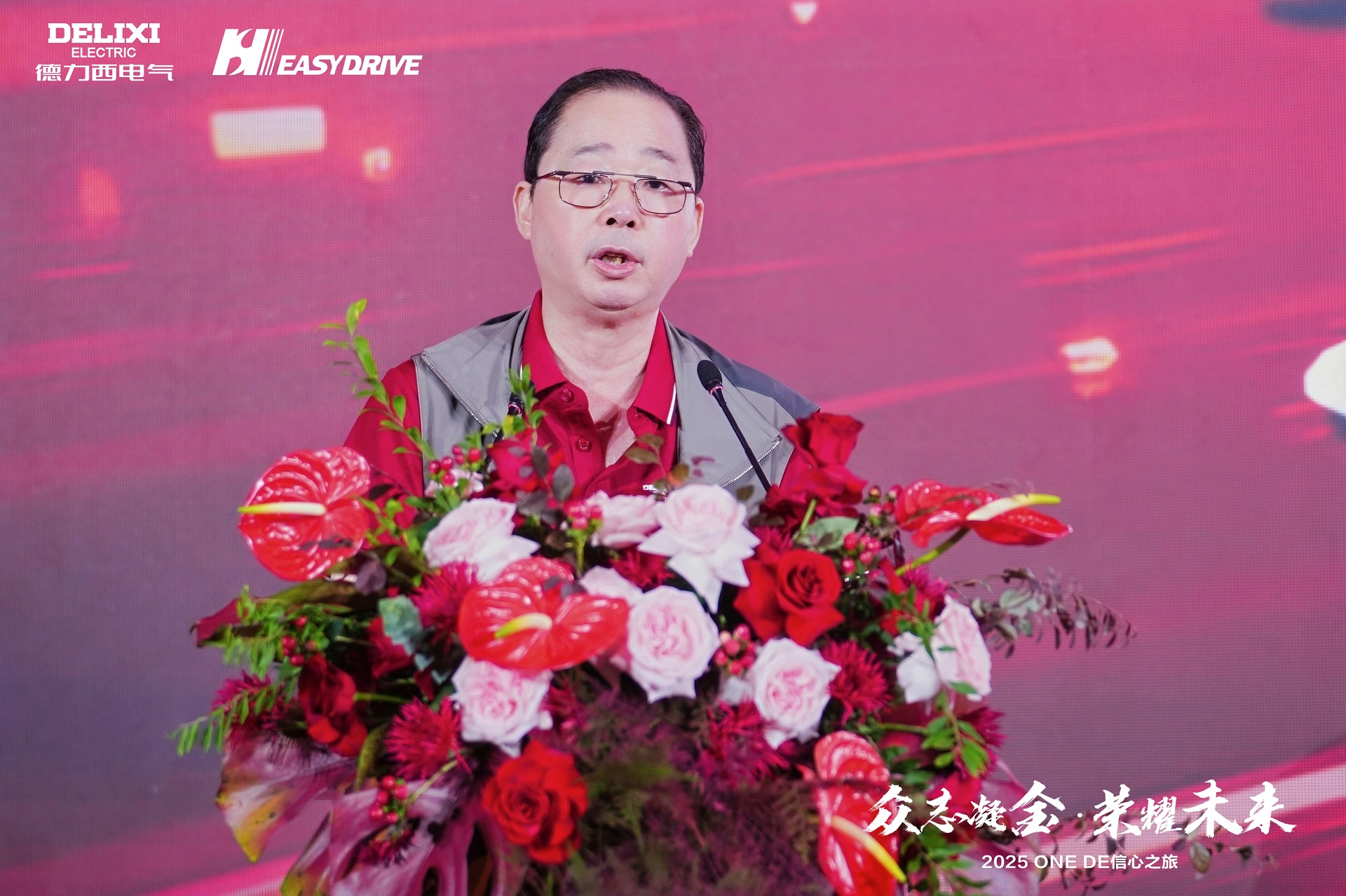 胡成中.jpg 胡成中.jpg